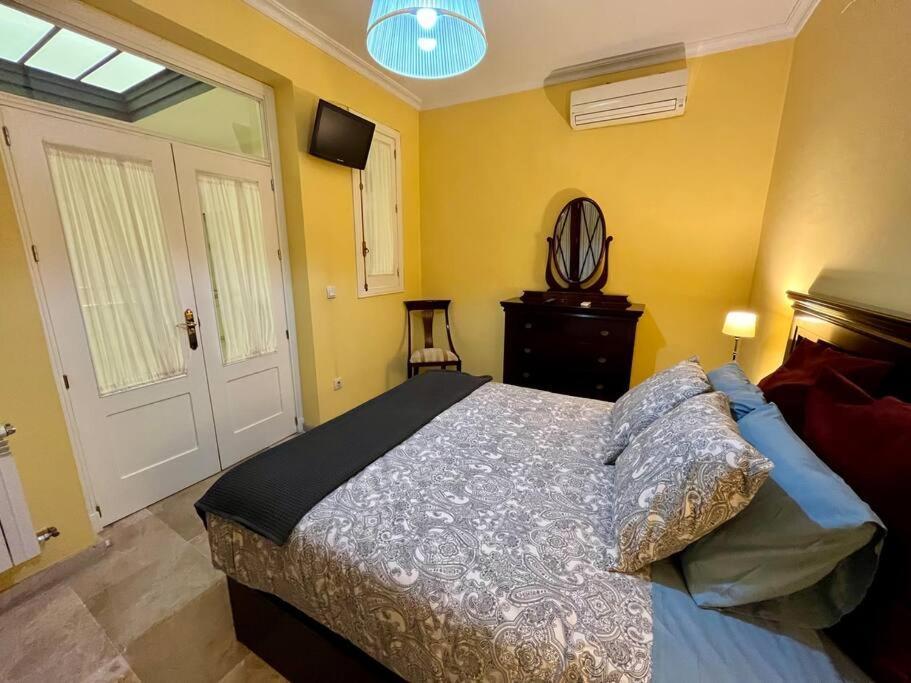 Apartamento Suite Alameda De Hercules เซบีญา ภายนอก รูปภาพ