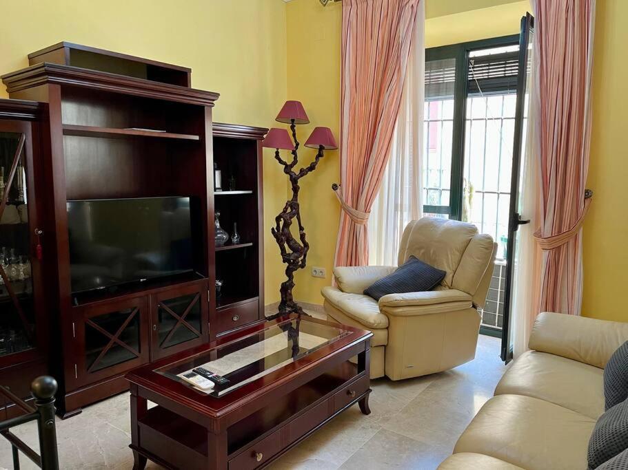 Apartamento Suite Alameda De Hercules เซบีญา ภายนอก รูปภาพ