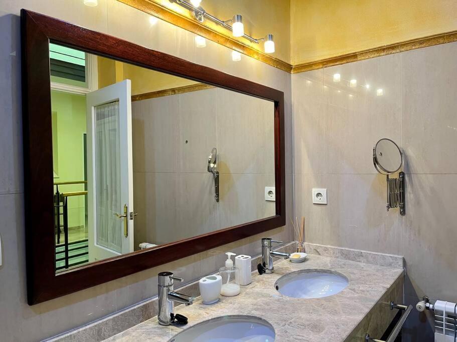 Apartamento Suite Alameda De Hercules เซบีญา ภายนอก รูปภาพ